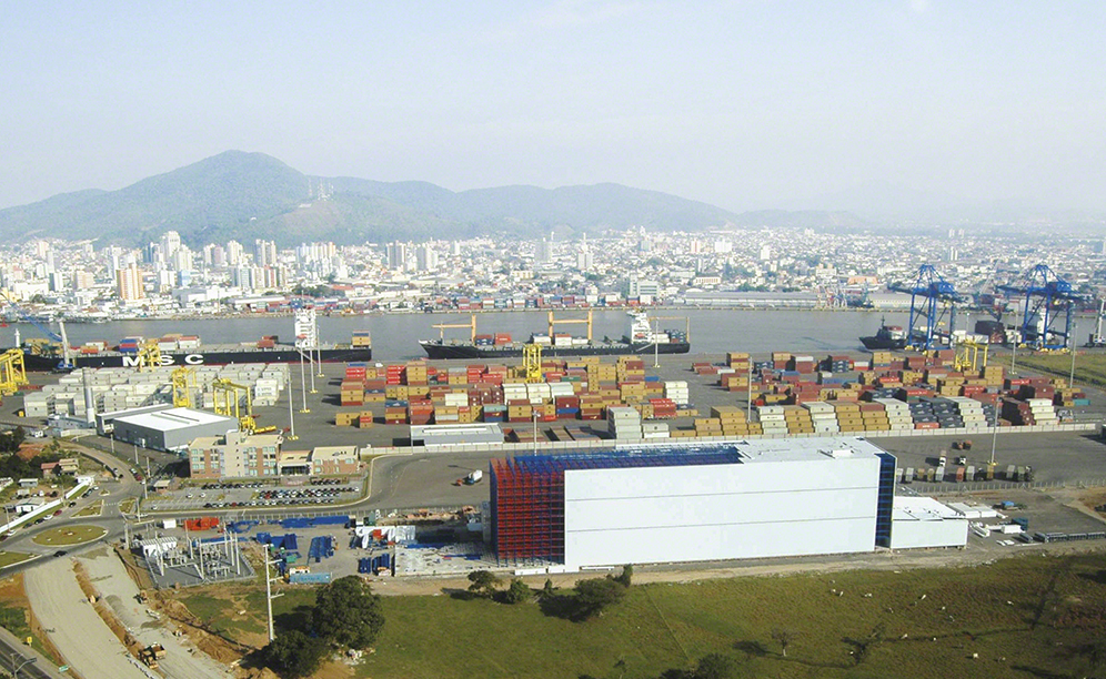 L’entrepôt autoportant est intégrée au terminal portuaire de Navegantes au Brésil